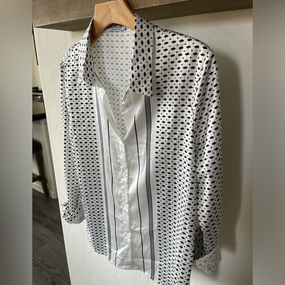 Anna Kay|Satin button down Long Sleeve in Geometric black & White print•••France - Picture 4 of 10